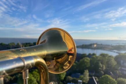 Trumpetti kirkon tornissa